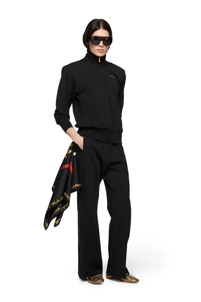 WT03_Black_1__WF01_Black_03.webp